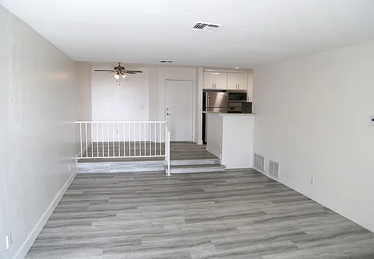 Marathon Apartments — Photo 26