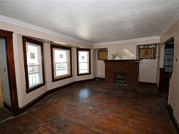 3rd image of 1085 E 143rd St
