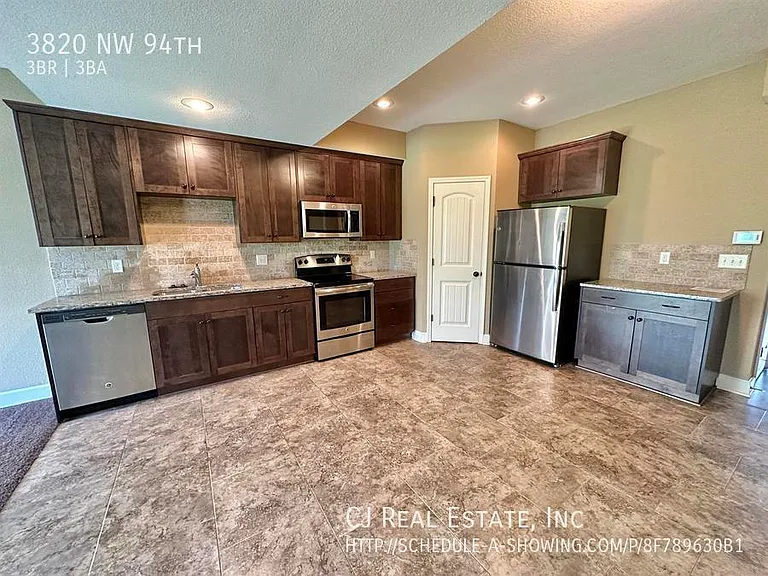 3820 NW 94th St — Photo 3