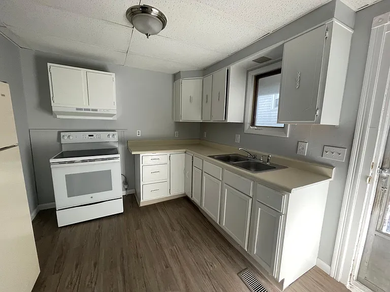 290 W 7th St #B — Photo 4
