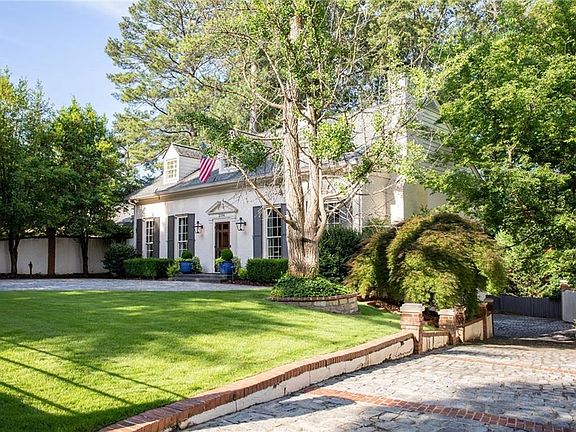 3rd image of 2184 Radcliffe Dr NW