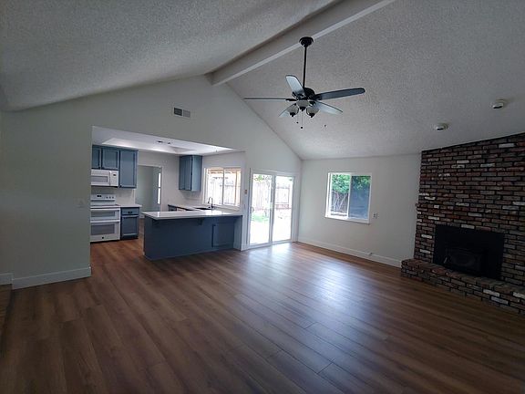 3rd image of 3515 Parkview Ln