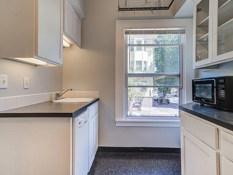 2110 NW Flanders St — Photo 16