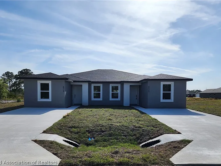 6918 Dickinson Dr — Photo 1