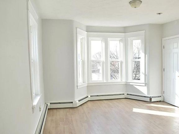 5th image of 18 Courtland St #3