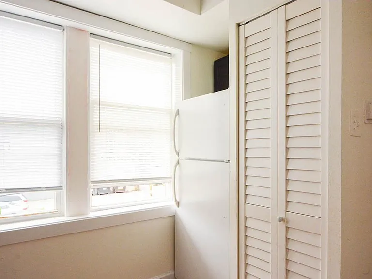4804 N Avers Ave #202 — Photo 13