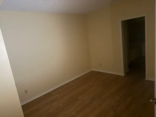 660 Geneva Dr APT 14, Mechanicsburg, PA 17055