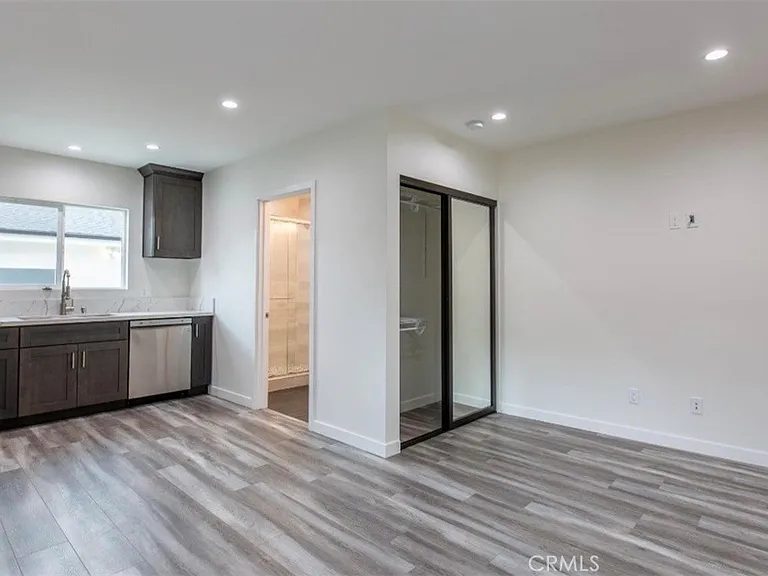 14612 Vose St — Photo 3