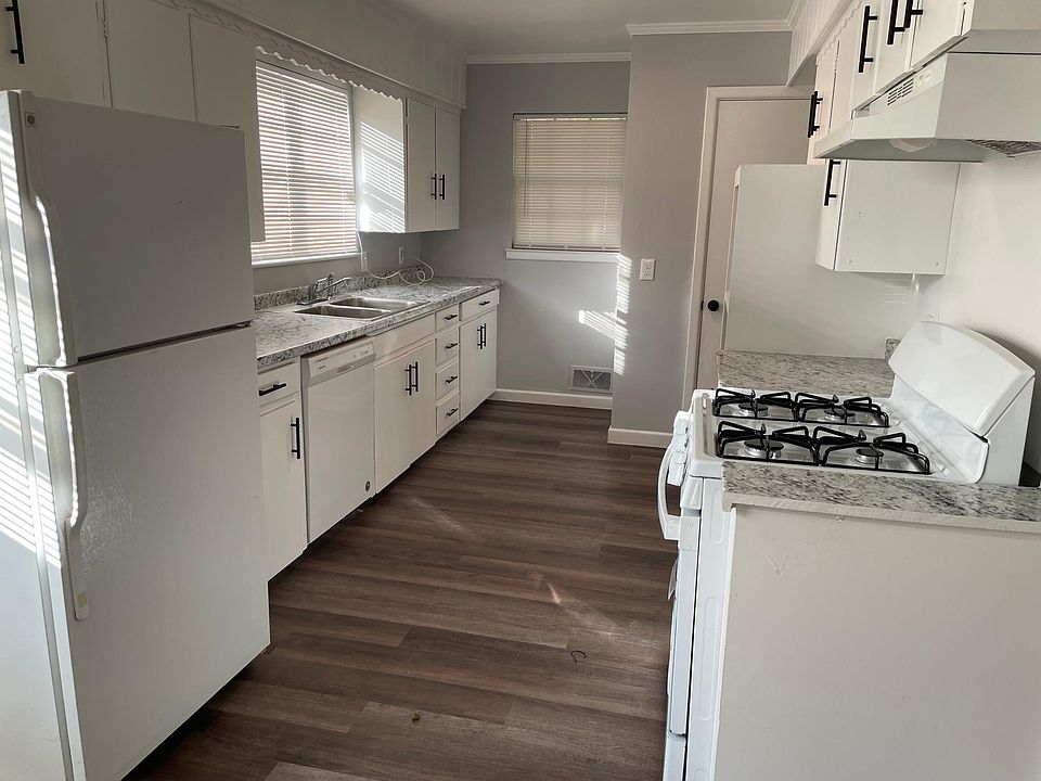 New gas stove and all new painted