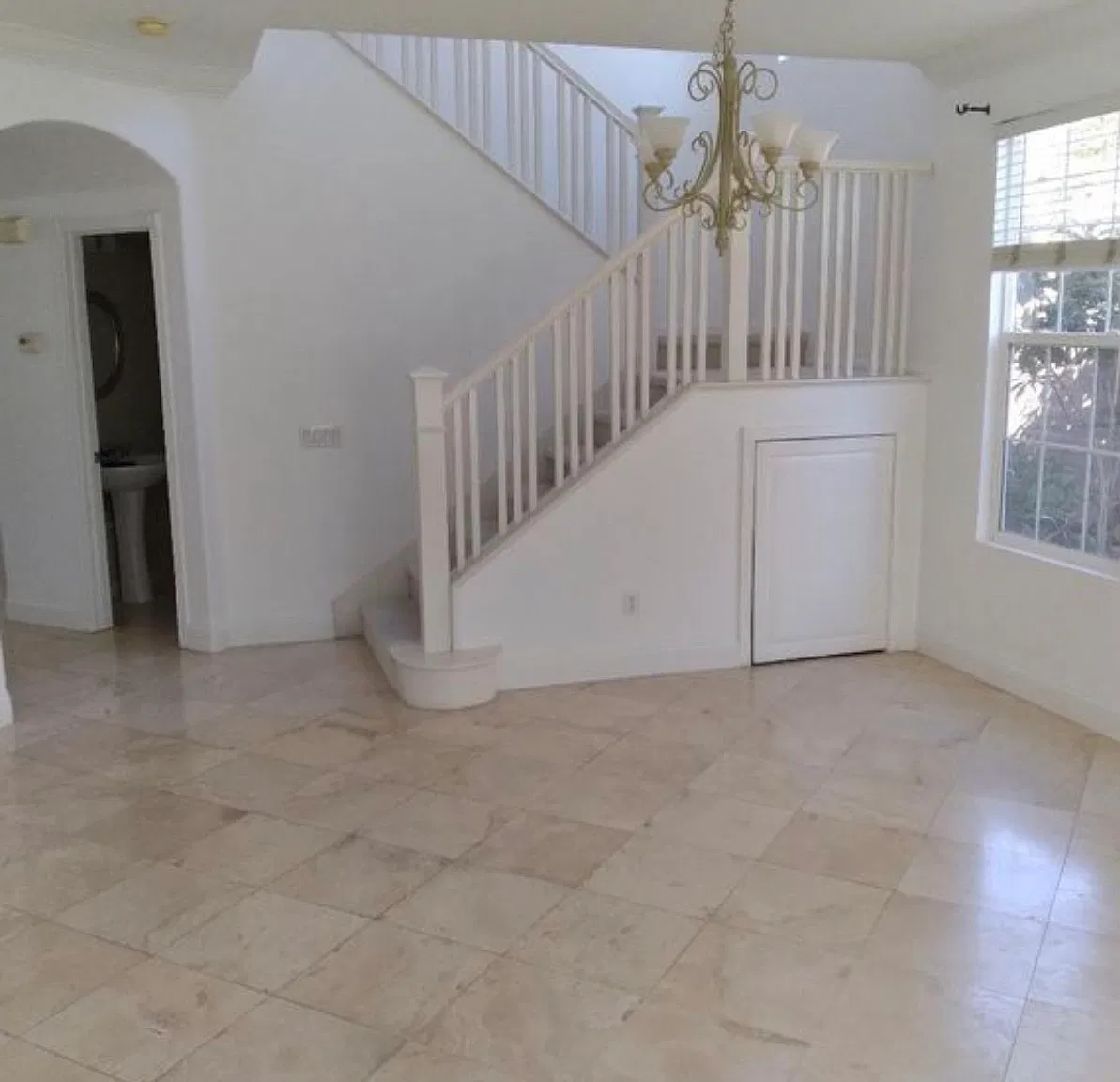 4 bed, 2314 sqft, $5,700 — Photo 2