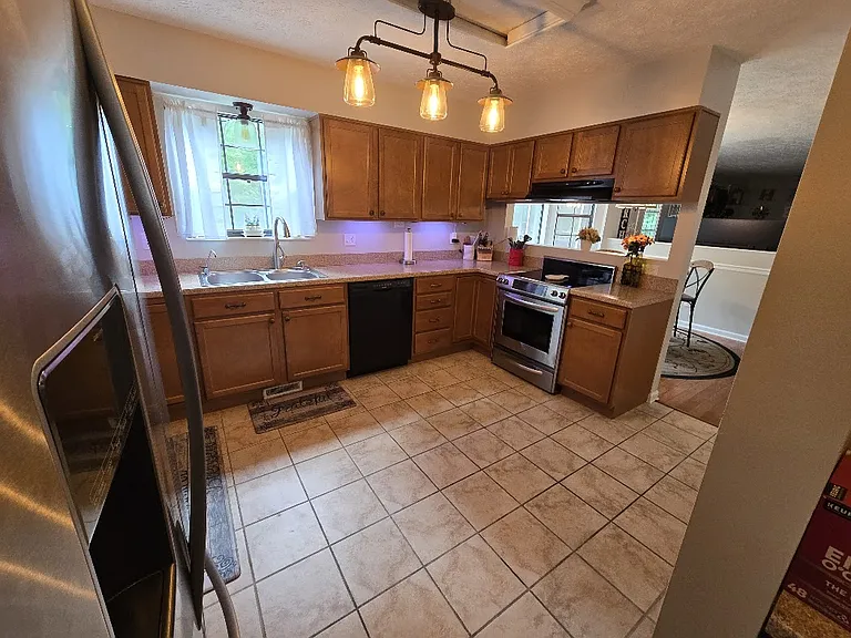9409 Continental Dr — Photo 12