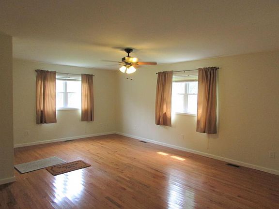 5th image of 119 Hidden Cove Ln