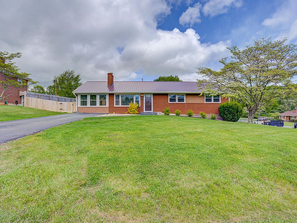 1st image of 831 Brookshire Dr