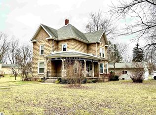 309 N 6th St, Coleman, MI 48618