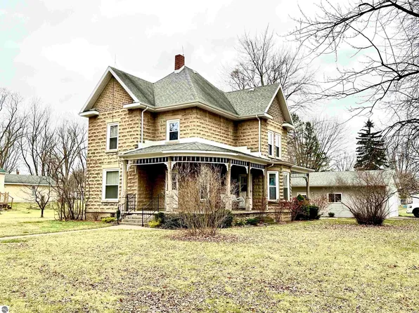 309 N 6th St, Coleman, MI 48618