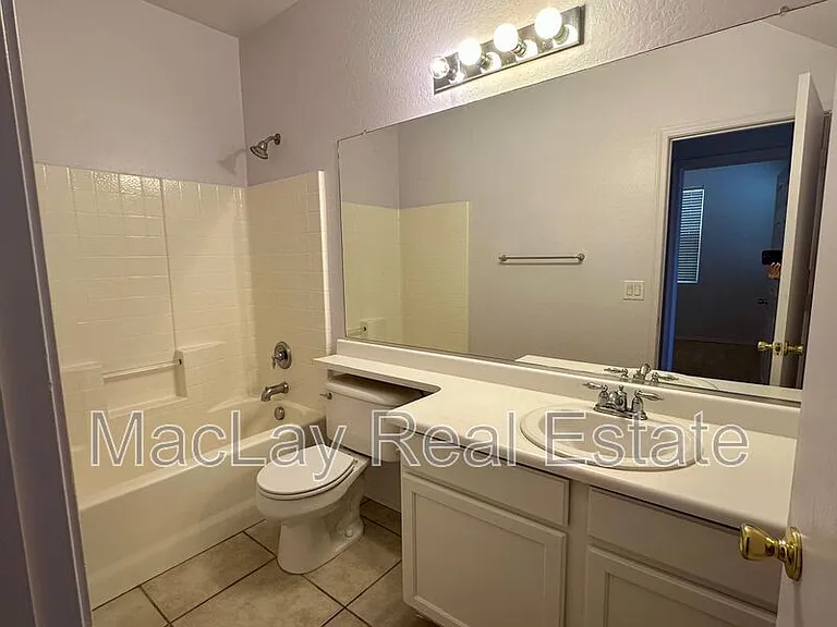 5216 W Albeniz Pl — Photo 11