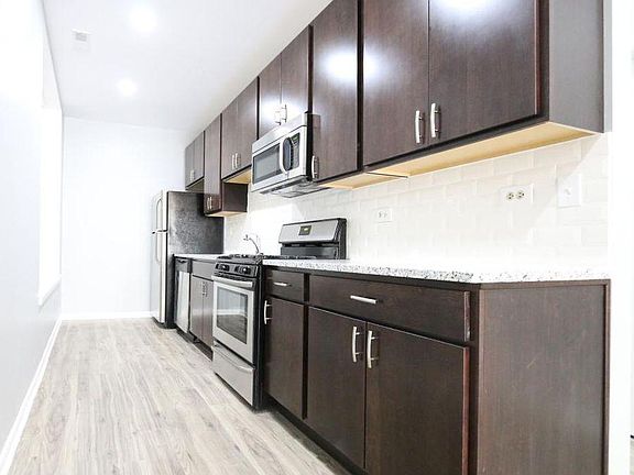 Kitchen- Granite counter tops, Full line of SS appliances