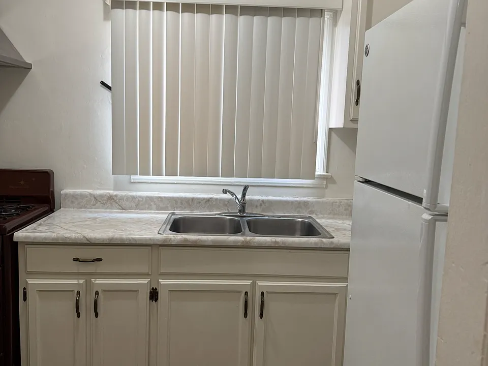 2529 W Beverly Blvd #6