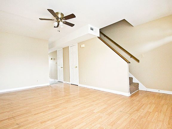 2nd image of 1618 Baltimore Dr APT D