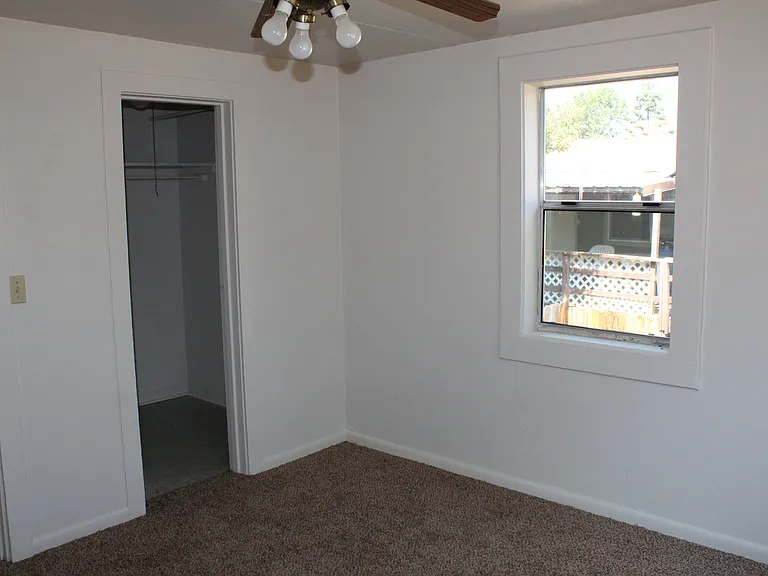 1518 Siskiyou St — Photo 6