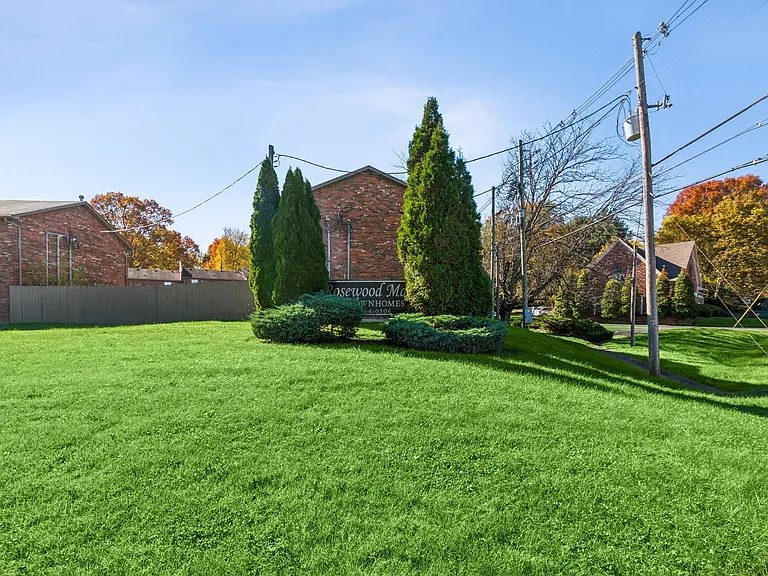 Rosewood Manor — Photo 17