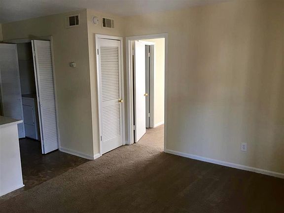 3rd image of 424 7th Ave NE APT C4