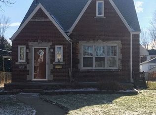 22518 Saint Clair Dr, Saint Clair Shores, MI 48081