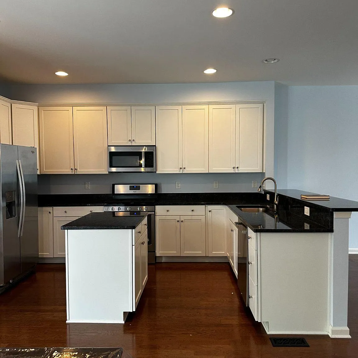 3 bed, 2.0 bath, 2391 sqft, $2,200 — Photo 4