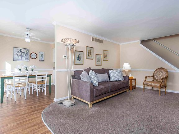 3rd image of 15207 Renshaw Dr