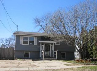 1320 E 27th St, Des Moines, IA 50317