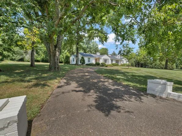 6137 Montcrest Dr, Nashville, TN 37215