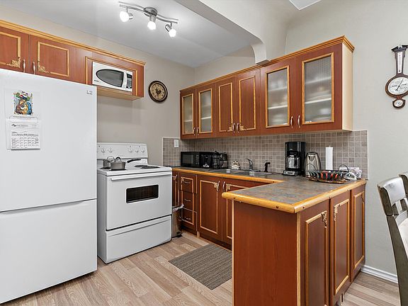 5th image of 11911 70th St NW