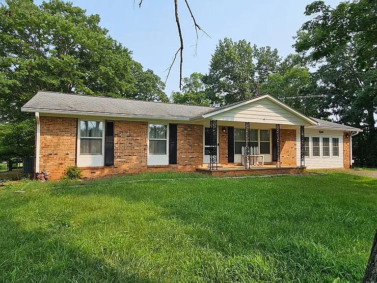 10109 Lees Mill Rd — Photo 1