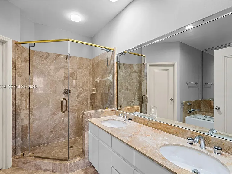 888 Brickell Key Dr #L10 — Photo 16