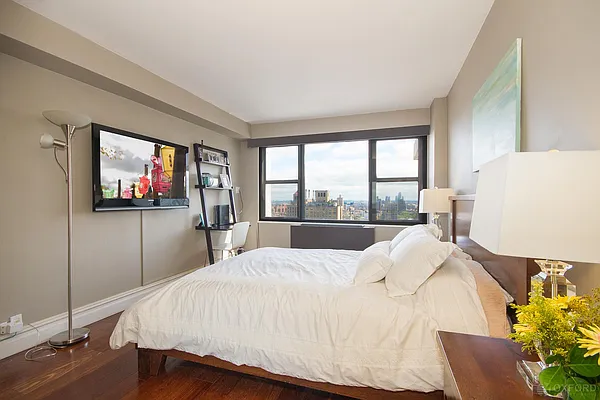 Sold by Oxford Property Group | media 14