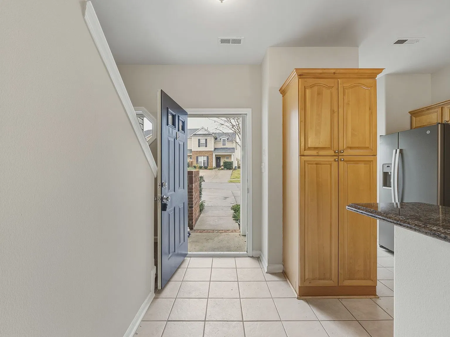2 bed, 2.5 bath, 1167 sqft, $1,895 — Photo 2