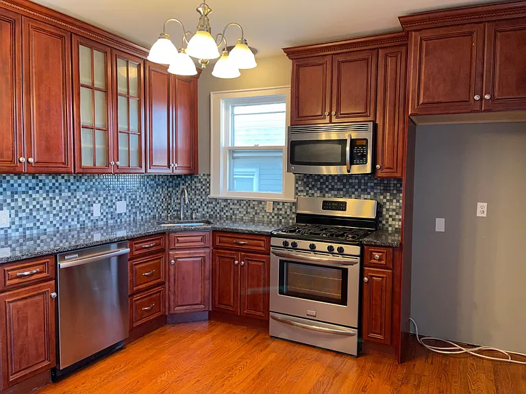 411 Boulevard #2 — Photo 3