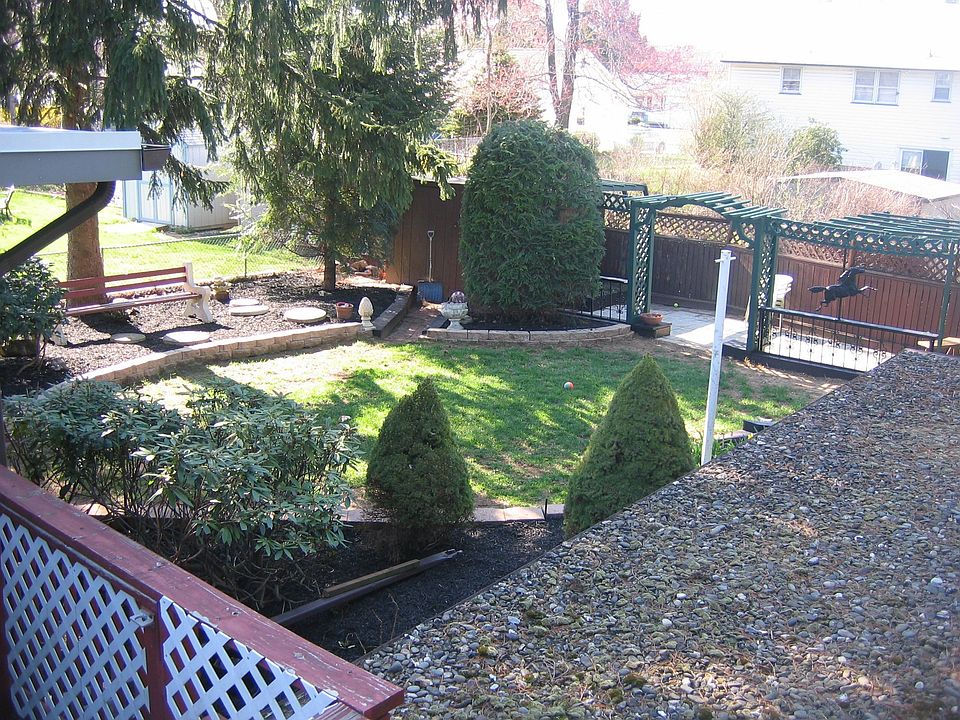 2nd image of 709 Youngs Rd