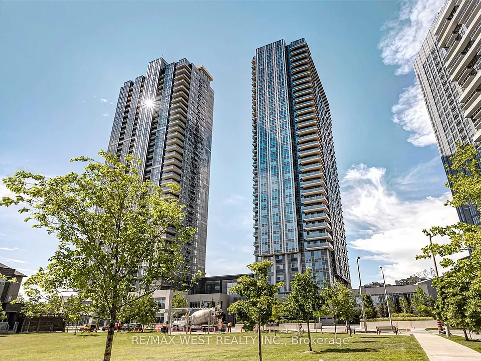 275 Village Green Sq #320