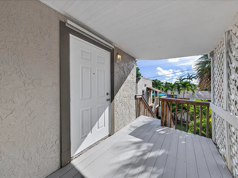724 Bradley St — Photo 18