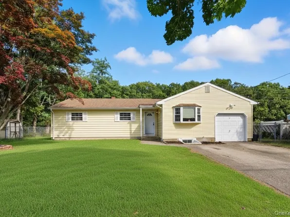 87 Bellwood Avenue, South Setauket, NY 11720