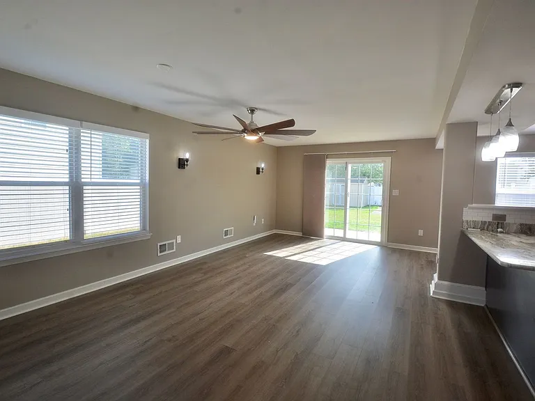 107 Redden Ln — Photo 4