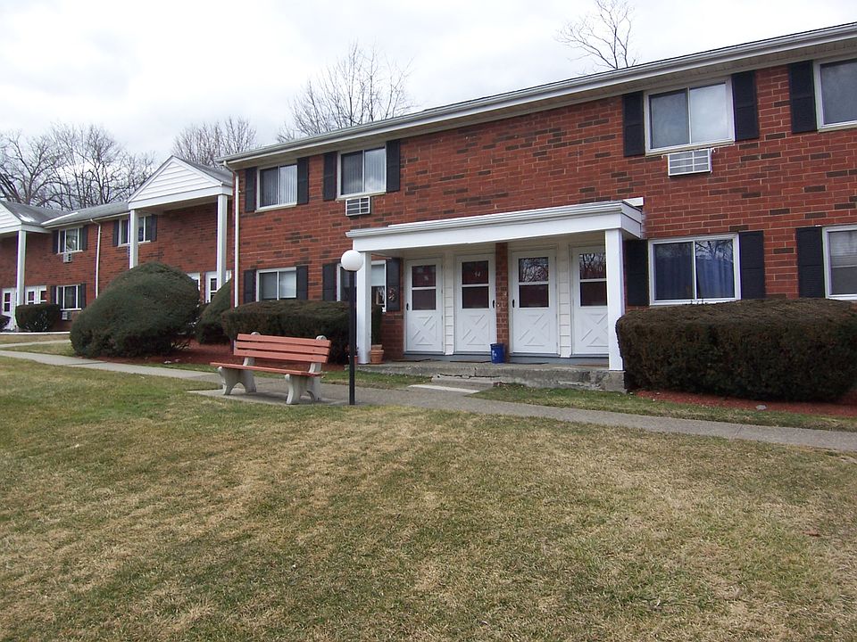 1st image of 94 Manor Dr