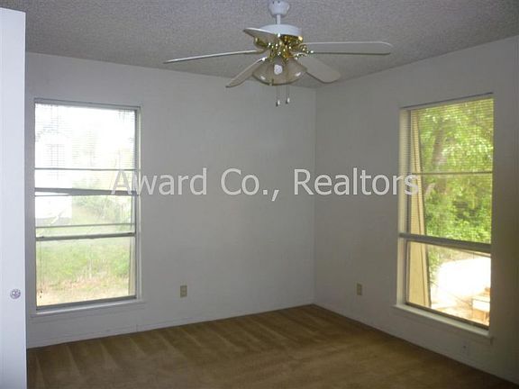 3rd image of 2834 Sandage Ave