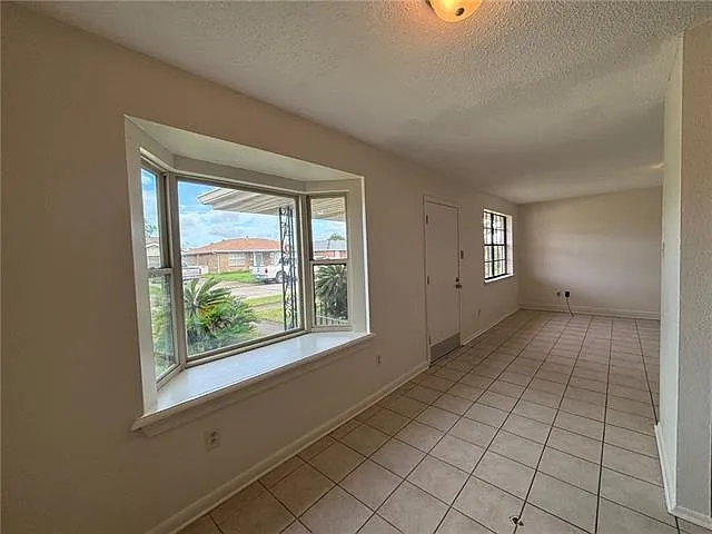 1145 Warren Dr — Photo 12