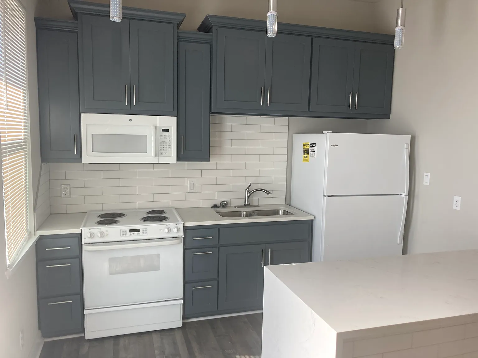 Studio, 400 sqft, $1,100 — Photo 2