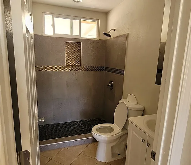 10799 Redwood Ave — Photo 5