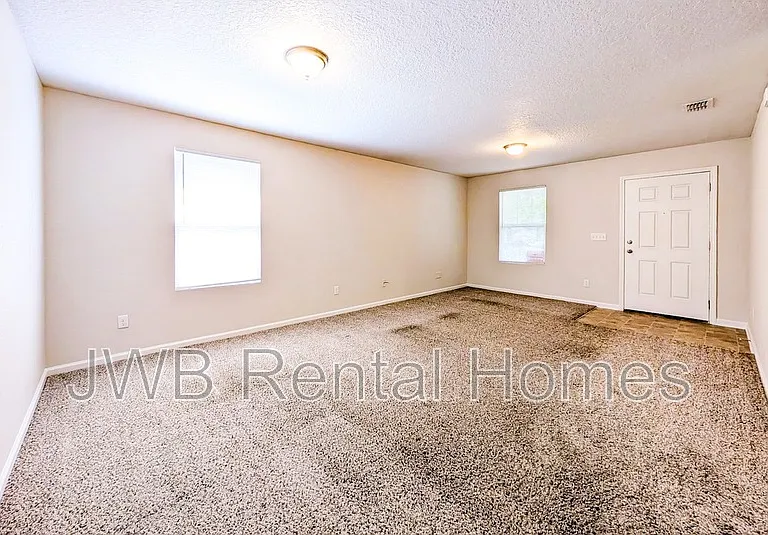 8727 Osteen St — Photo 4