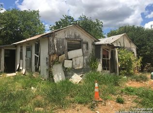 431 N Llamos St, Pearsall, TX 78061