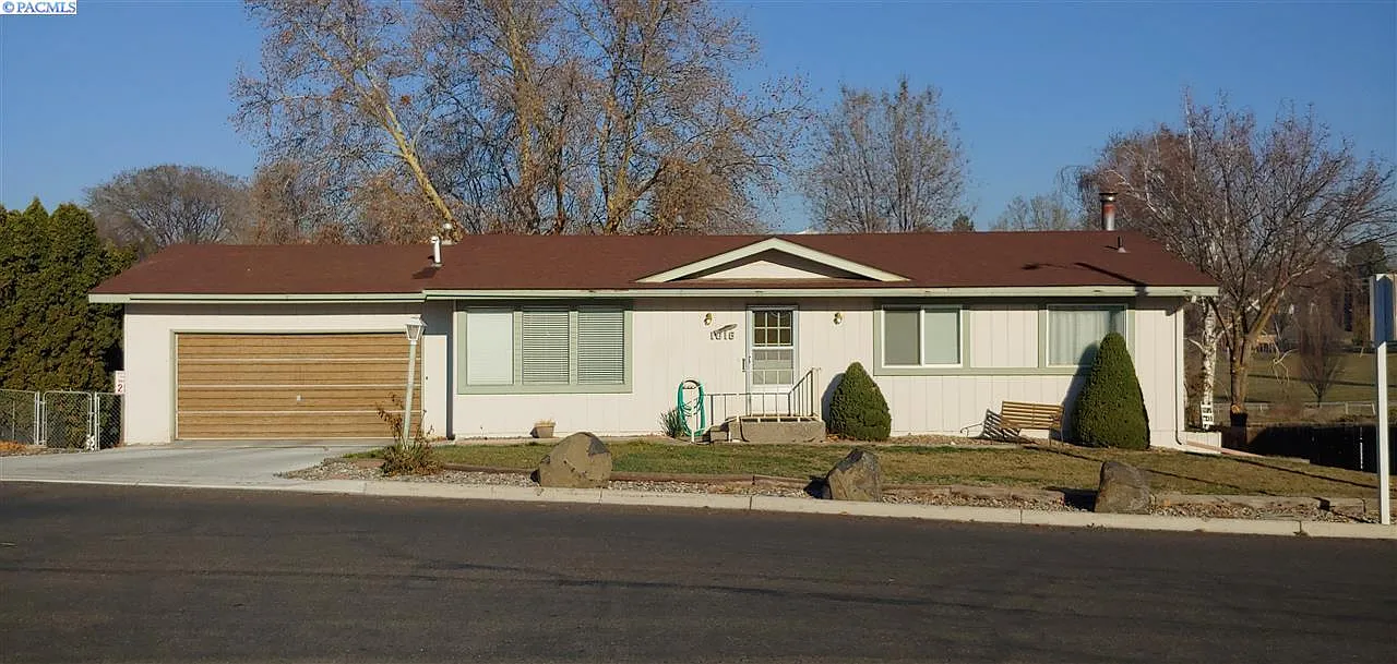 1016 Carriage Square Dr photo 1